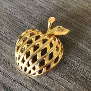 Apple weave designed Vintage brooch